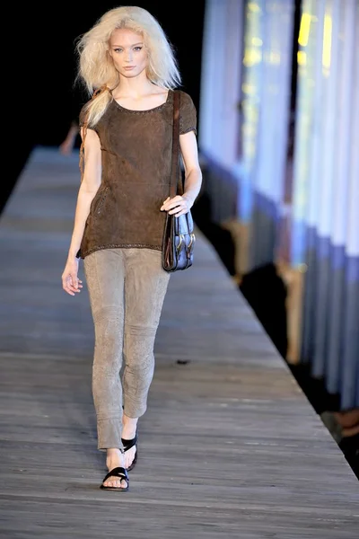 Look 19